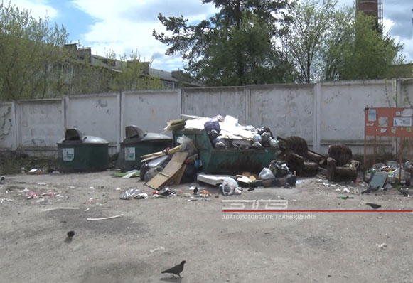 Жители жалуются на несвоевременный вывоз мусора