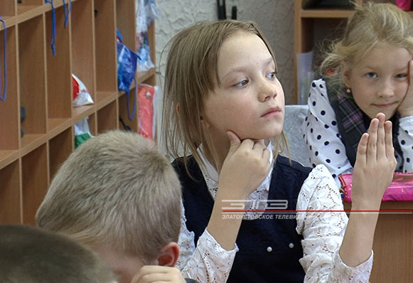 Волонтеры-медики учат детей беречь зрение