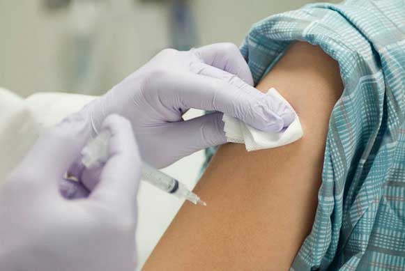 Медики призывают пройти вакцинацию против H1N1