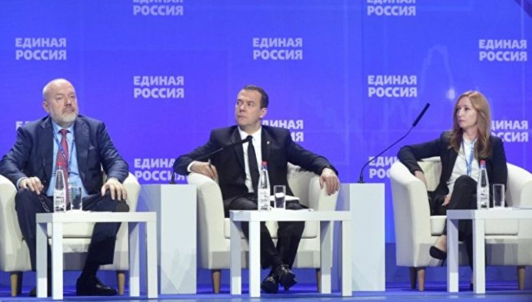 Дмитрий Медведев: Задачи "Единой России" - увеличить число успешных людей в стране