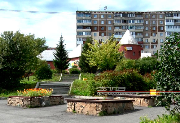 Депутаты столкнулись с постоянными жалобами жителей на недоделки в сквере Северо-Запада