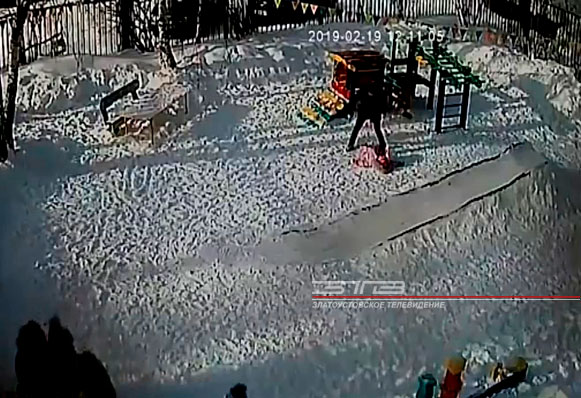 В Златоусте воспитанница детского сада пострадала во время прогулки