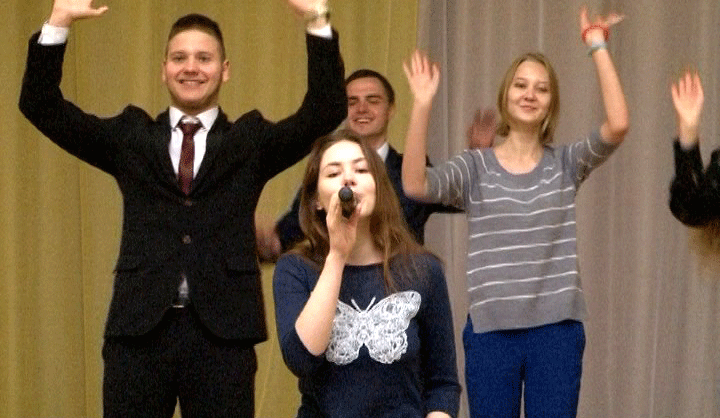 Выпускники шьют платья и готовят номера