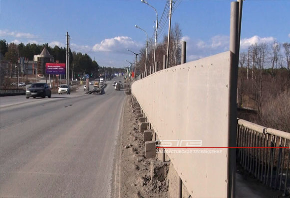 В Златоусте установили защитный экран на Айском мосту в районе машзавода