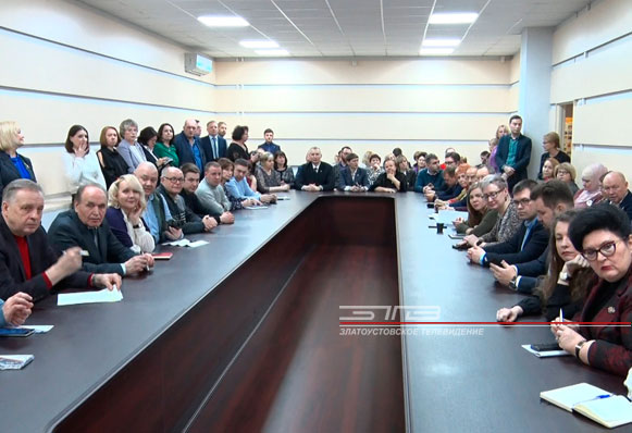 В Златоусте сегодня весь день работали представители региональной Общественной палаты
