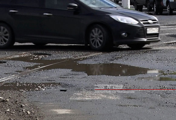 Боль общегородского масштаба. Златоустовские водители продолжают жаловаться на состояние трамвайных переездов