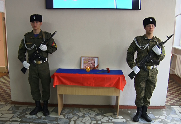 Студенты индустриального колледжа почтили память погибшего в зоне СВО златоустовца