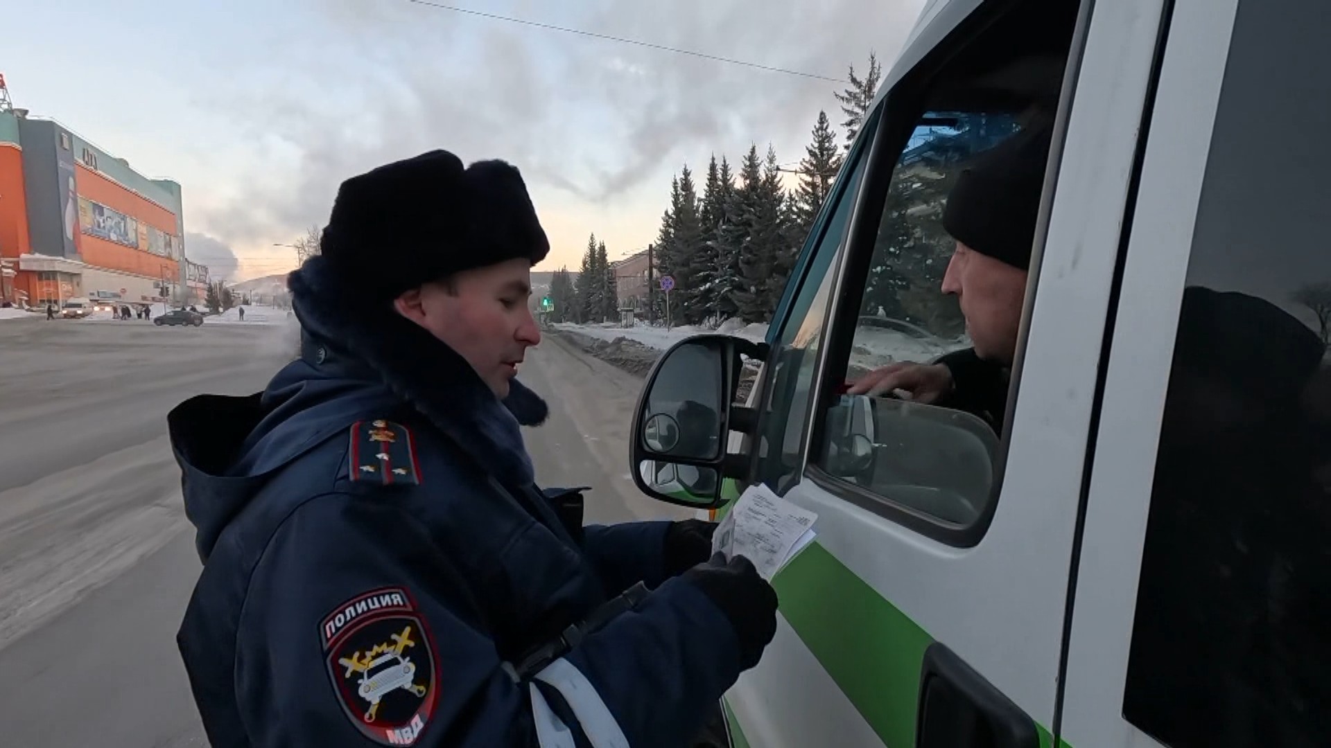 Сотрудники ГИБДД напомнили водителям общественного транспорта ПДД 