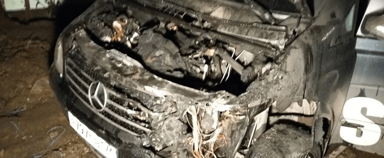 Кто-то поджёг Mercedes…