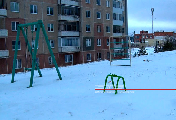 Кто будет нести ответственность за недобросовестность подрядчика, и ждать ли жителям обещанных детских городков