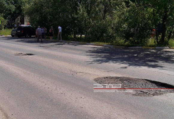 Эх, путь-дорожка. Жители Златоуста пожаловались на качество ямочного ремонта на улице Олимпийская