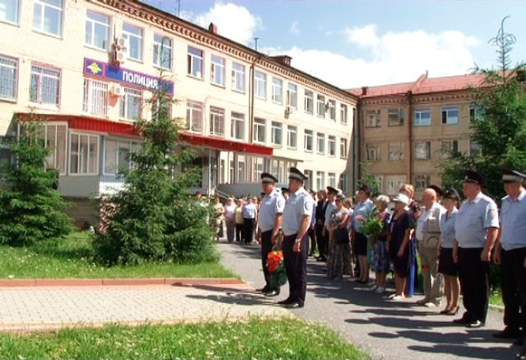В Златоусте почтили память полицейских, которые погибли в горячих точках