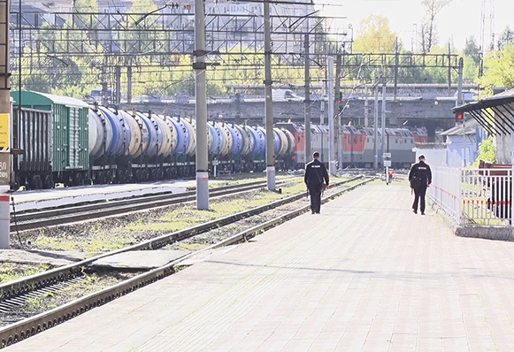 Пассажирам напомнили, как себя вести в самолётах и поездах