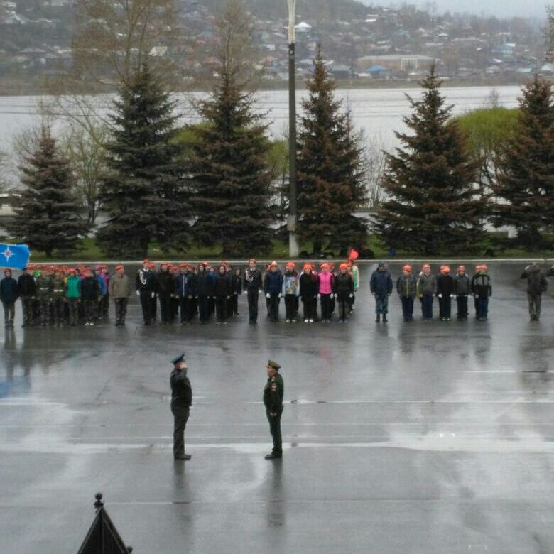 Сегодня под проливным дождем участники парада отрепетировали основные моменты Парада