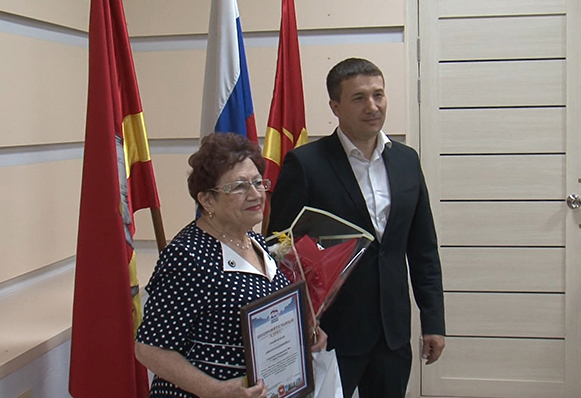 Дина Резникова принимает поздравления!