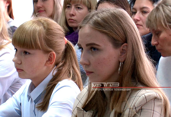 Ученики златоустовских  школ попробовали свои силы в традиционном конкурсе «Лидер 21 века»