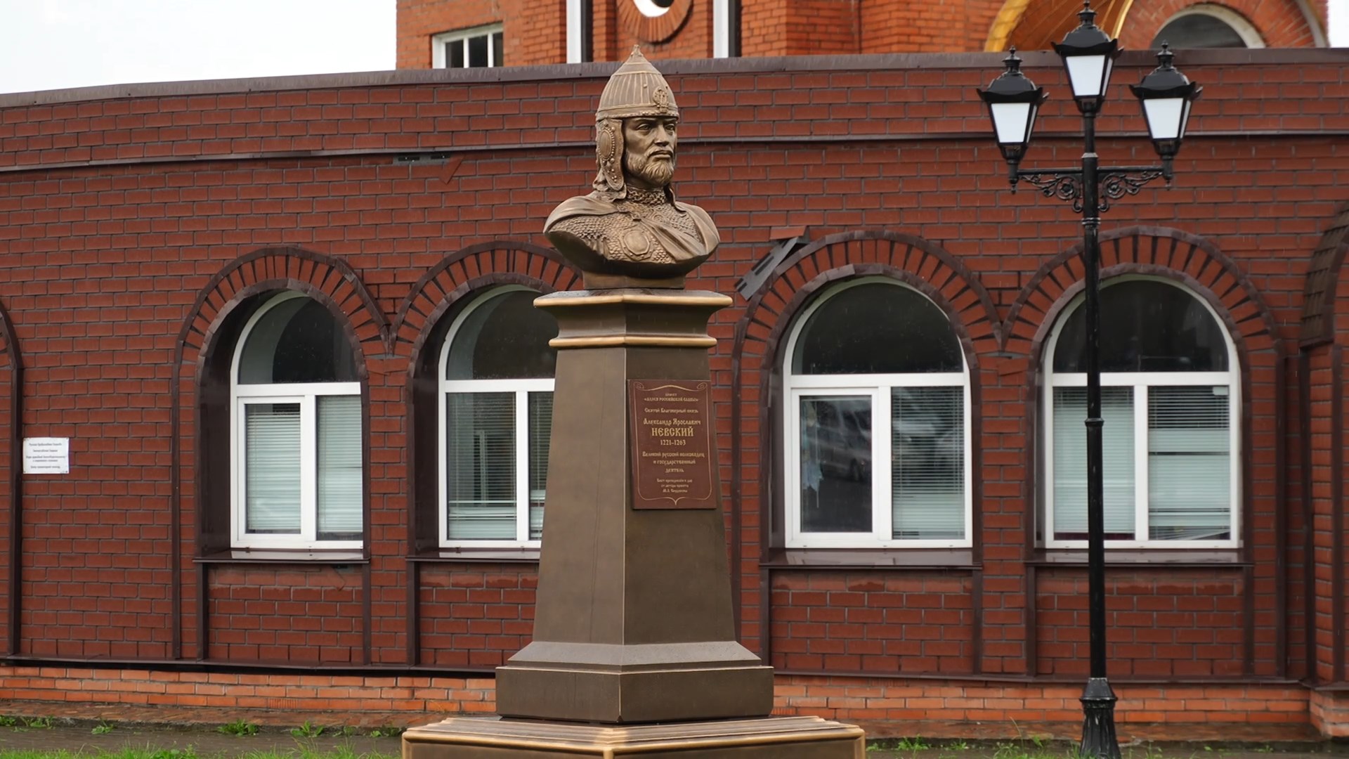 В историческом центре города установили бюст Александра Невского