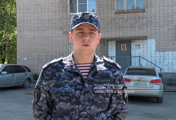 Не дал нарушить закон, даже в собственный выходной. В Златоусте сотрудник Росгвардии задержал подозреваемого в грабеже