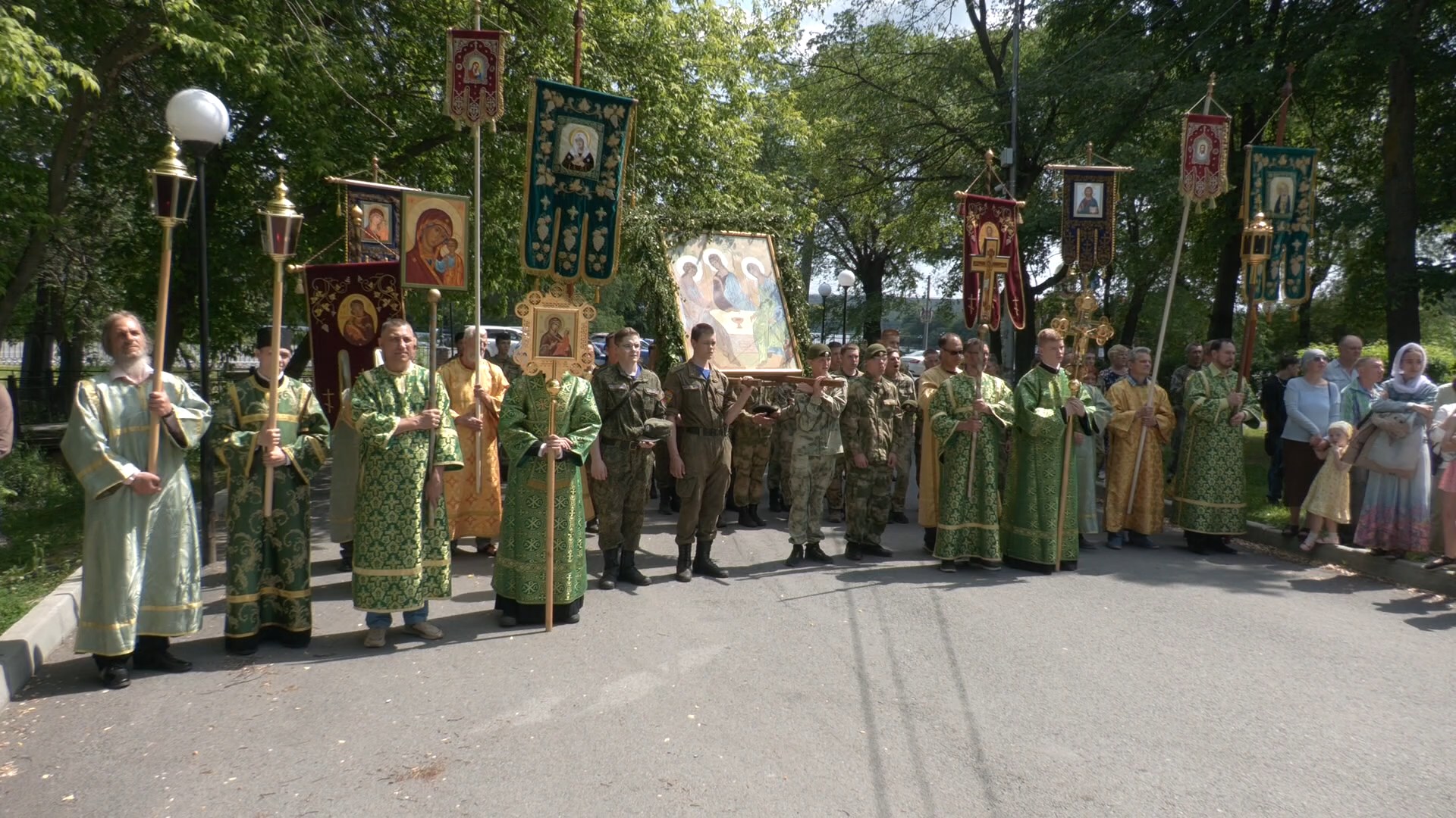 Православные горожане отметили праздник Святой Троицы