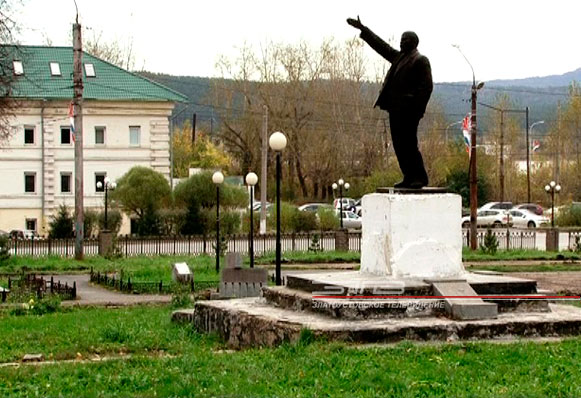 В городском сквере около краеведческого музея началась масштабная реконструкция