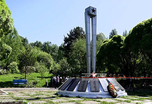В Златоусте привели в порядок территорию братской могилы на Сорочьем кладбище