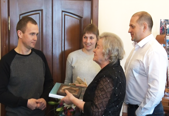 Лидия Скобликова приехала вручить ежегодную премию лучшему учителю физкультуры