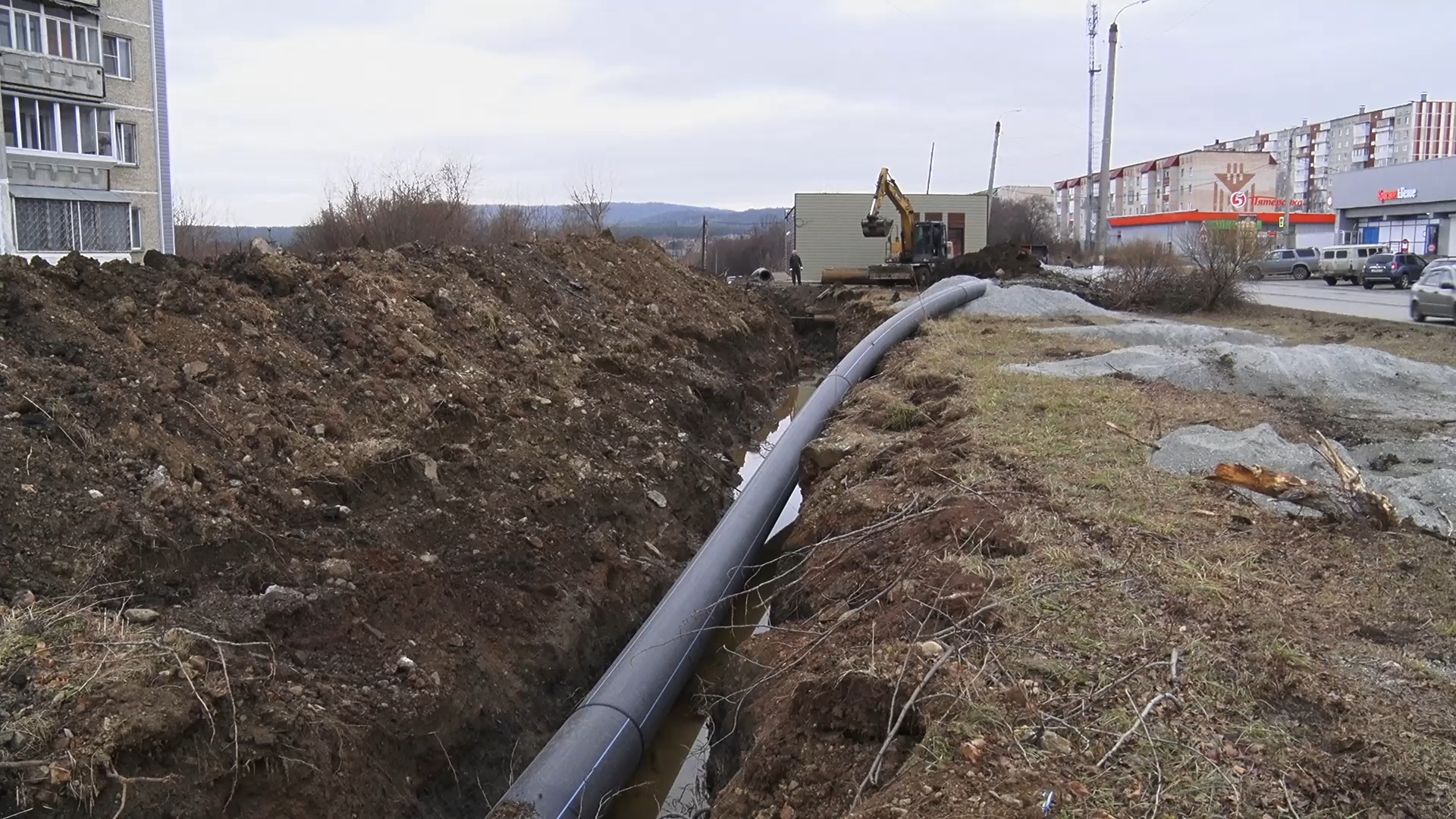 На улице Олимпийской завершается укладка нового водовода