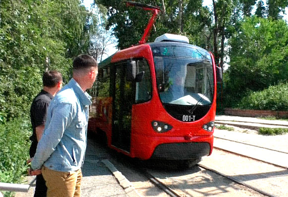Глава округа Максим Пекарский оценил состояние остановочных комплексов