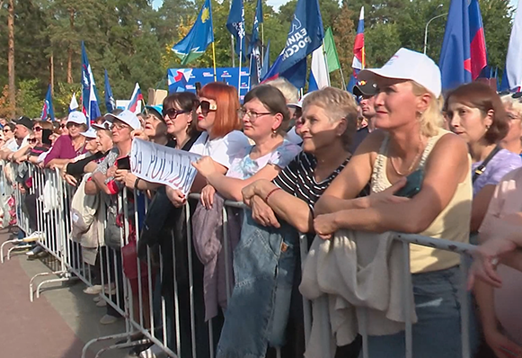 В Челябинске прошел митинг-концерт «Своих не бросаем»