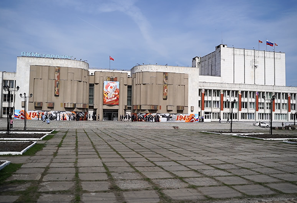 Волонтеры Златоуста помогают горожанам проголосовать за объекты благоустройства